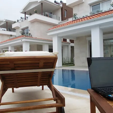 灯塔莉迪亚别墅 *