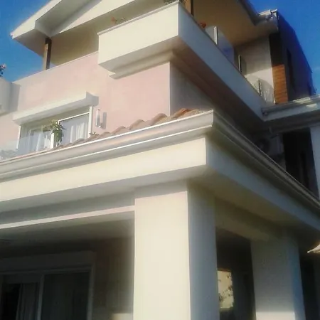 灯塔莉迪亚别墅 *