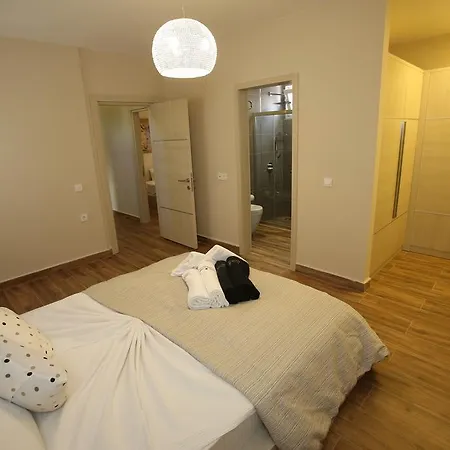 灯塔莉迪亚别墅 *