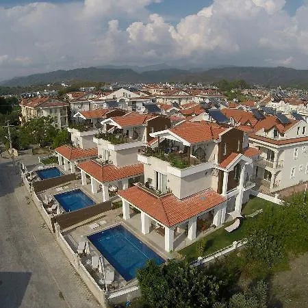 灯塔莉迪亚别墅 *